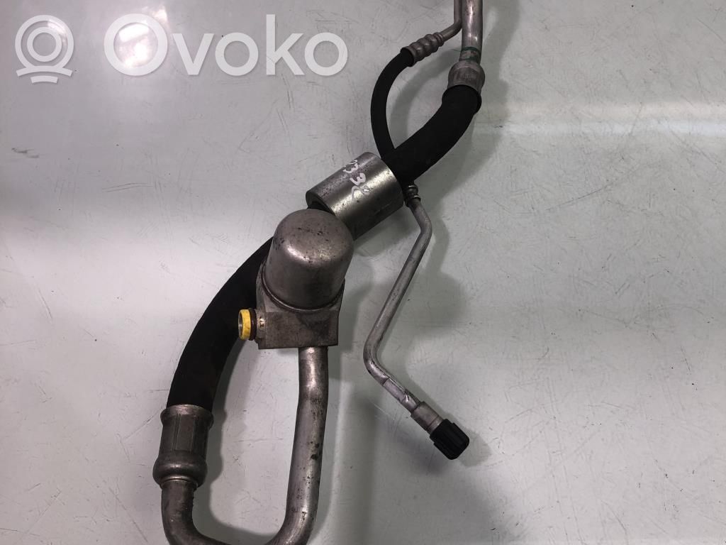 BMW 1 E81 E87 Ilmastointilaitteen putki (A/C) 