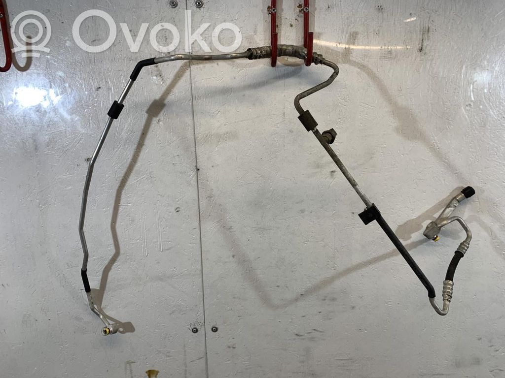 BMW 1 E81 E87 Ilmastointilaitteen putki (A/C) 