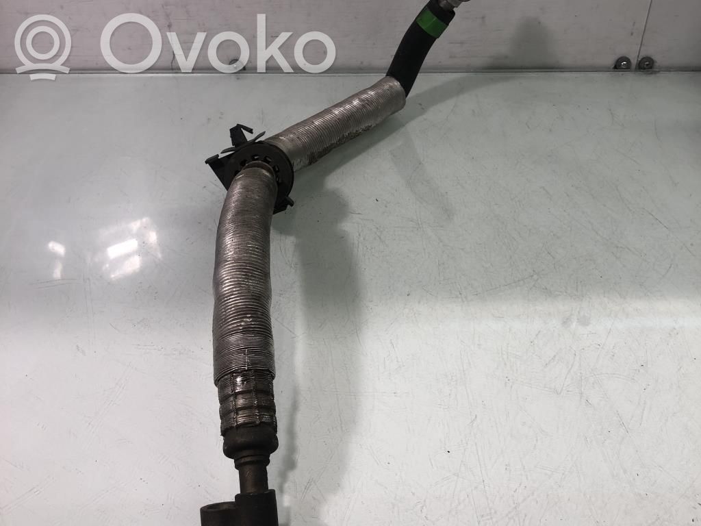 Ilmastointilaitteen putki (A/C)   64538391775