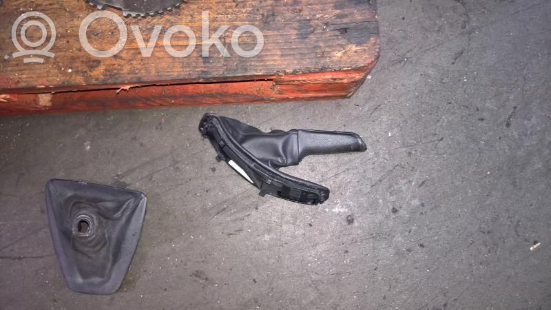 Verkleidung Handbremshebel