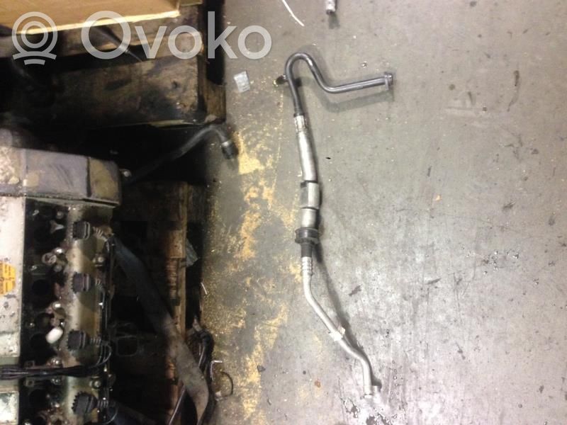 BMW 5 E39 Ilmastointilaitteen putki (A/C) 
