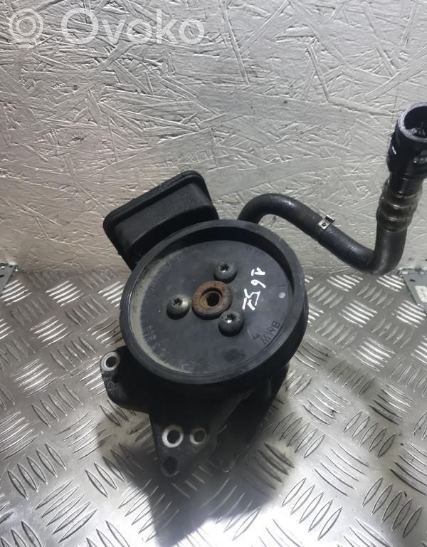 Ohjaustehostimen pumppu   32413450765