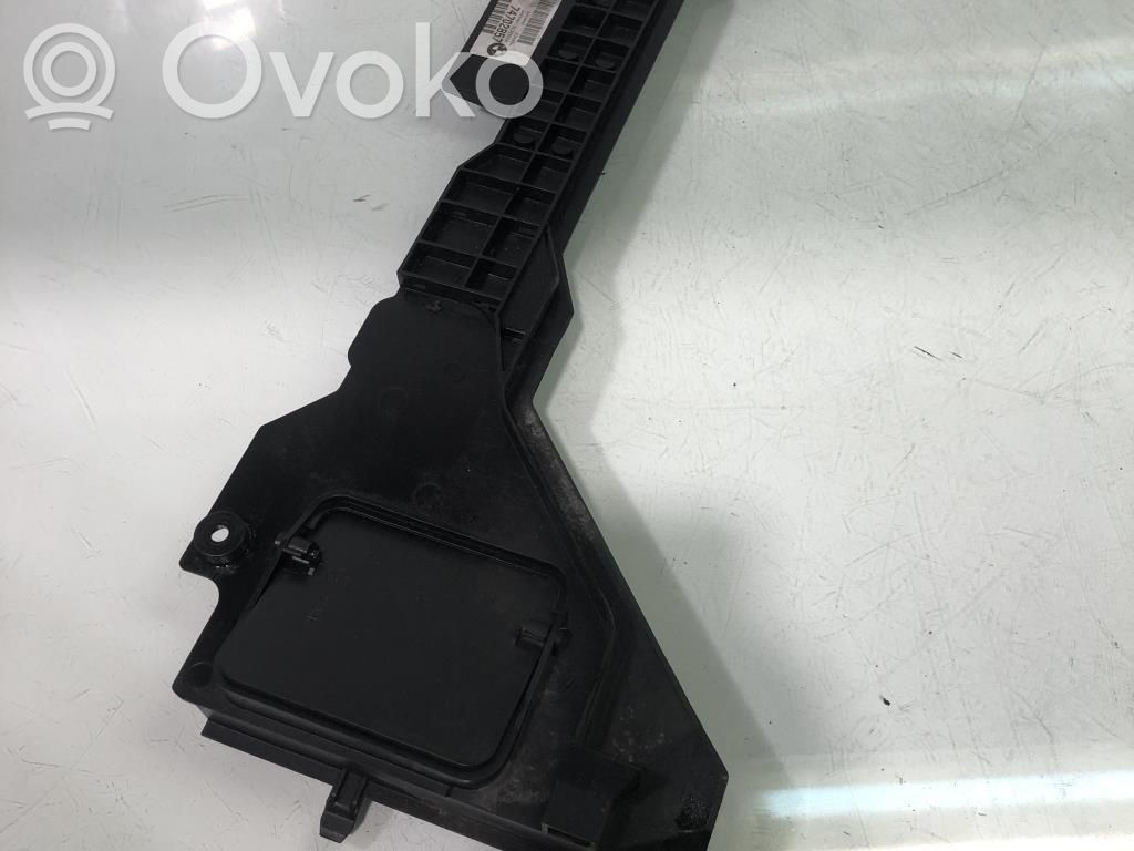 BMW X3 E83 Radiator mount bracket 