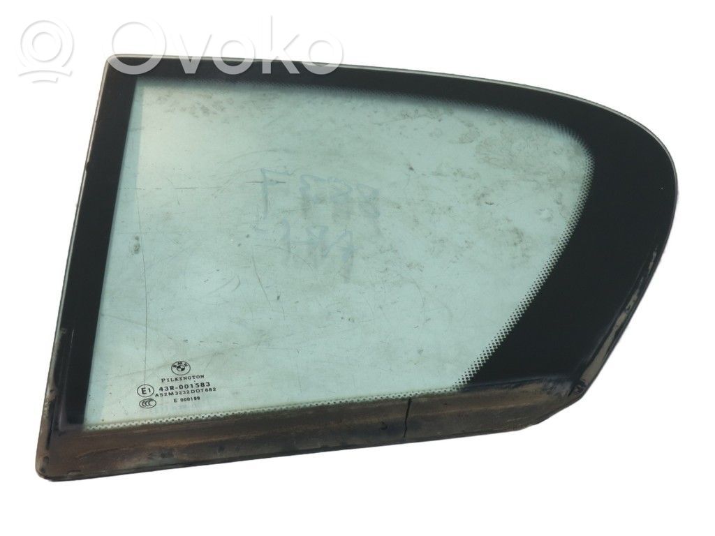 BMW 1 E81 E87 Ventanilla de ventilación de la puerta trasera 