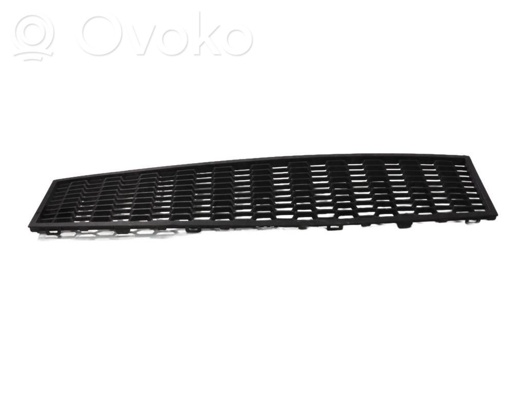 BMW 5 F10 F11 Kratka dolna zderzaka przedniego 