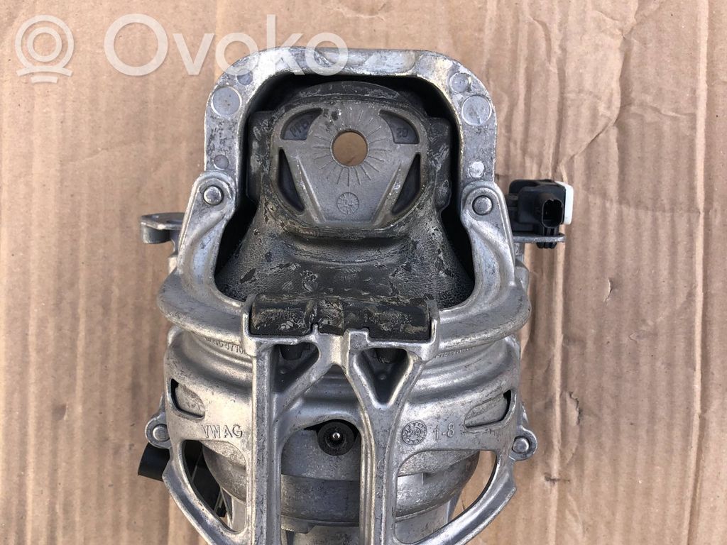 Audi Q7 4M Engine mount bracket 
