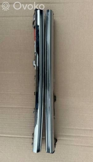 Volkswagen Touareg III Lampa przednia 