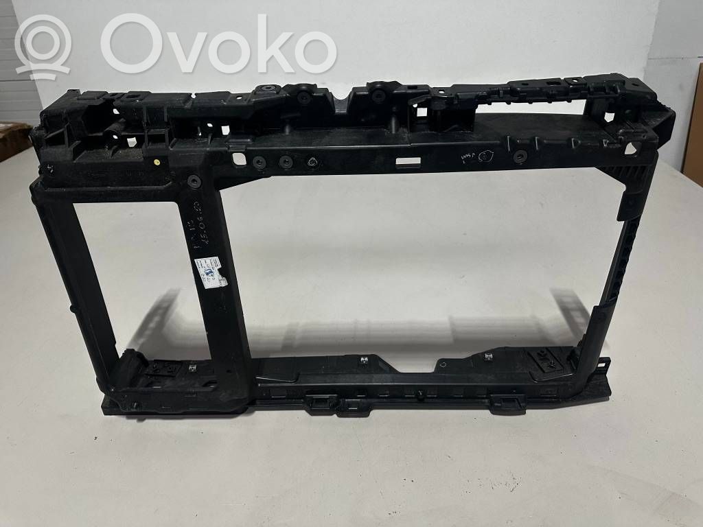 Opel Corsa F Pas przedni 