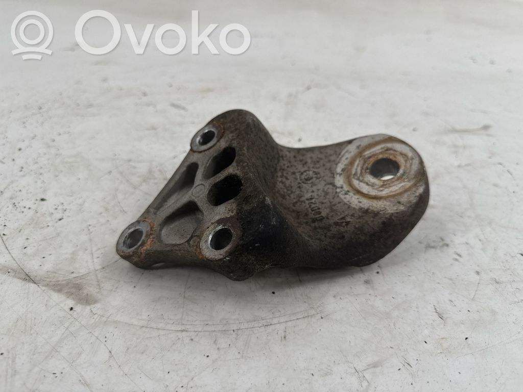 Jaguar X-Type Engine mounting bracket 
