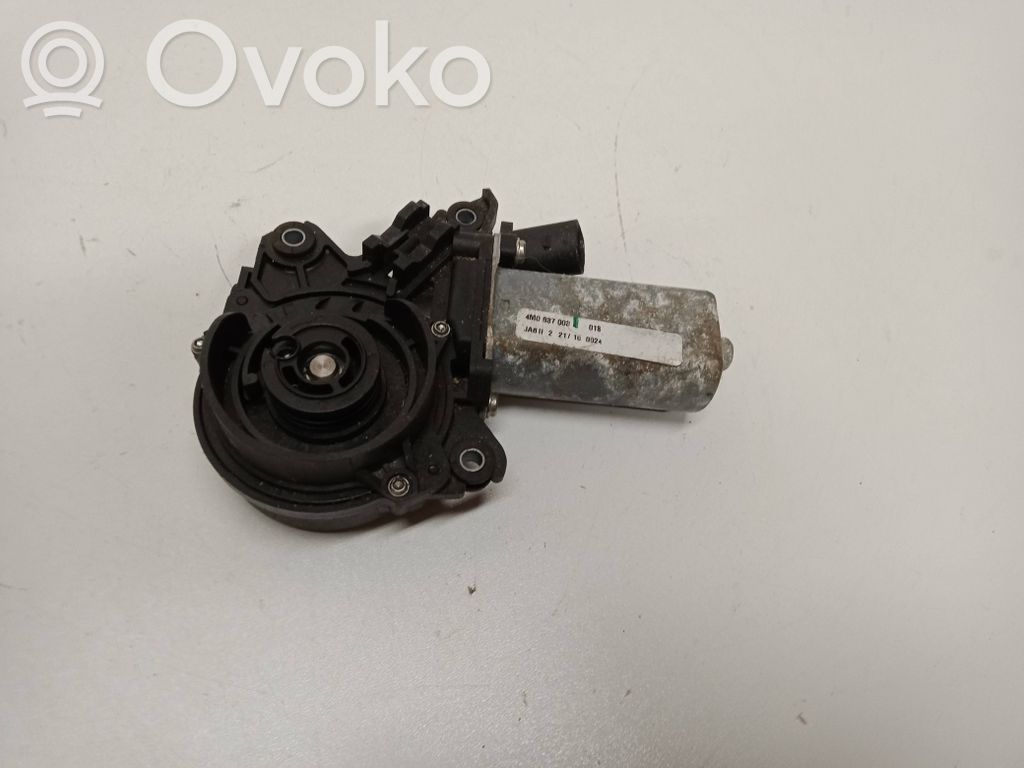 Audi Q7 4M Silniczek dociągania drzwi przednich 