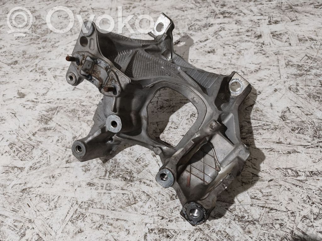 Audi A4 S4 B9 Engine mounting bracket 