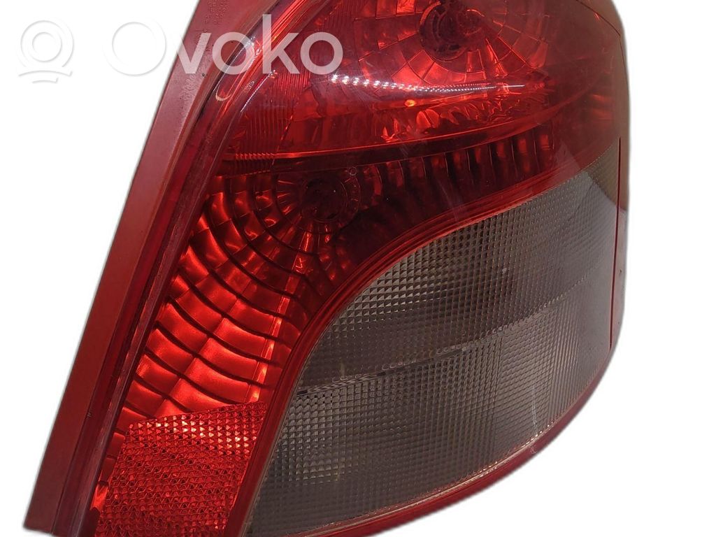 Toyota Yaris Aizmugurējais lukturis virsbūvē 