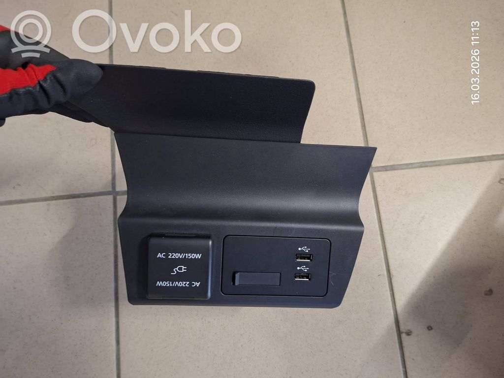 Mazda MX-30 USB-pistokeliitin 