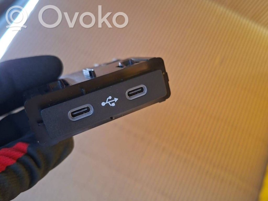 Dacia Bigster R1310 Enchufe conector USB 