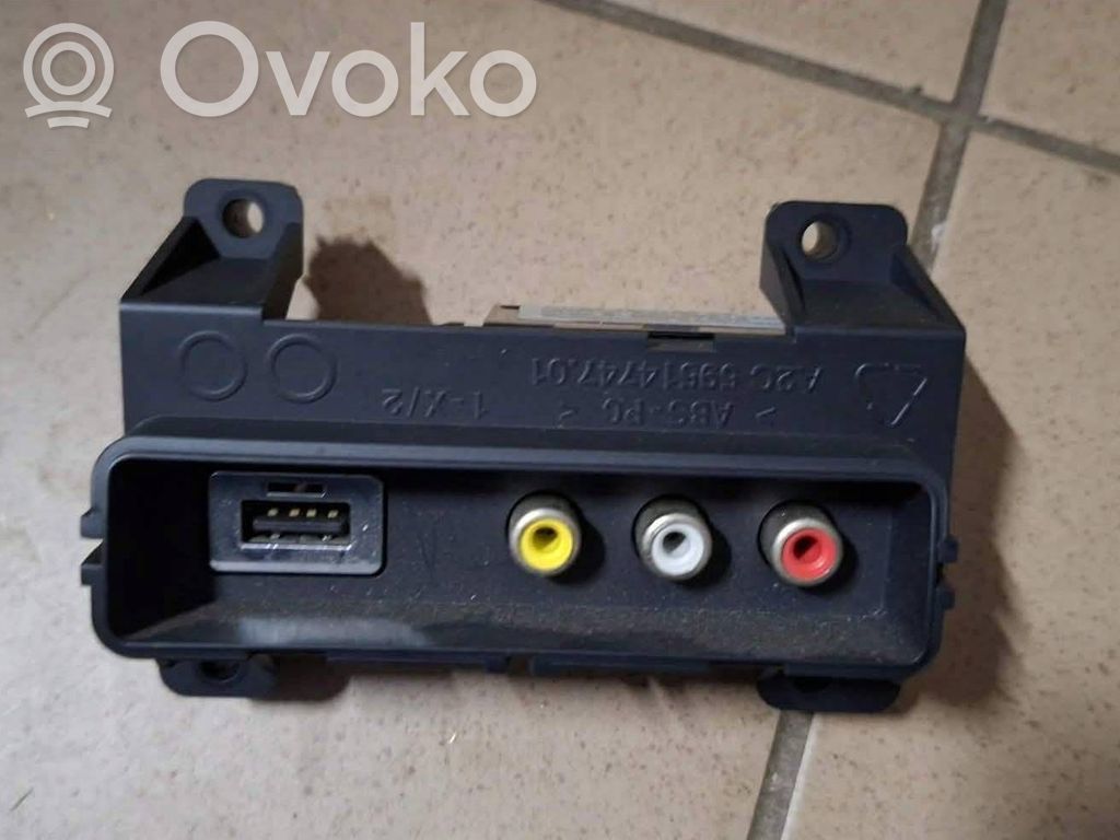 Land Rover Range Rover L405 Gniazdo / Złącze USB 