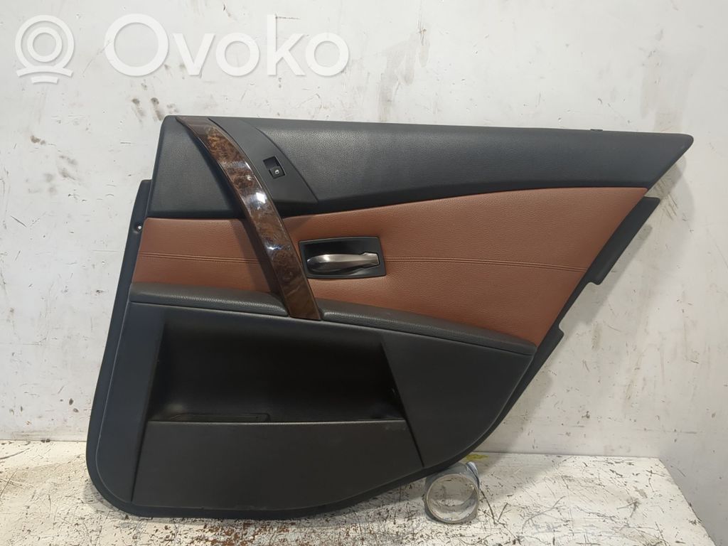 Moldura del tarjetero de la puerta trasera   E345962