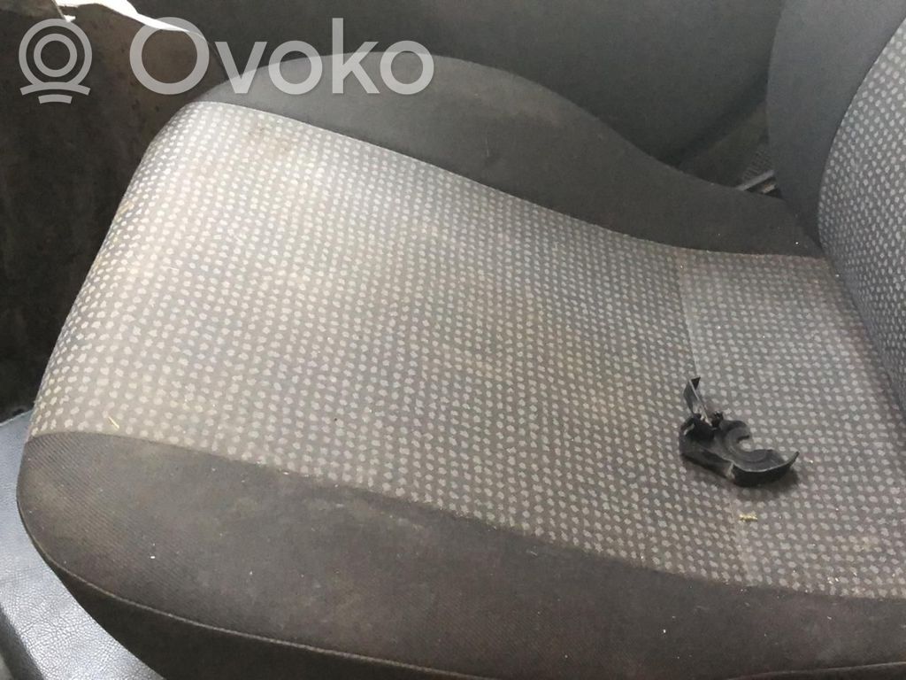 Opel Combo C Etumatkustajan istuin 