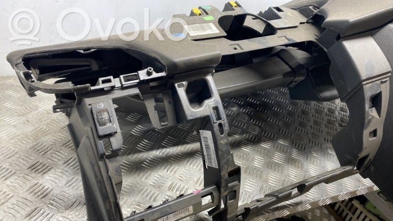Peugeot 207 Panel de instrumentos 