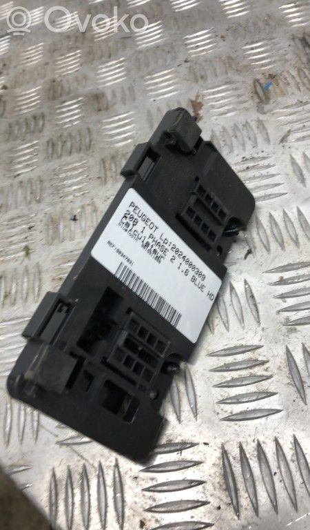 Peugeot 208 I Engine control unit/module 