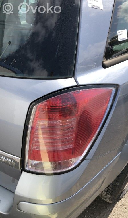 Opel Astra H Aizmugurējais lukturis virsbūvē 