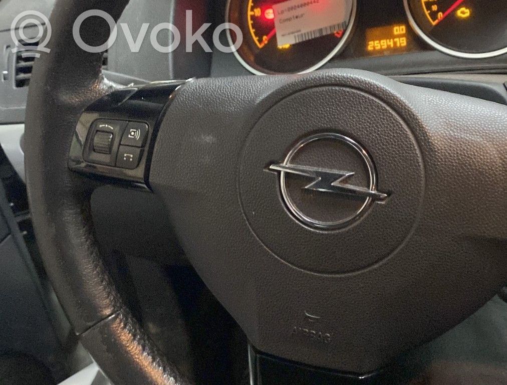 Opel Astra H Ohjauspyörä 