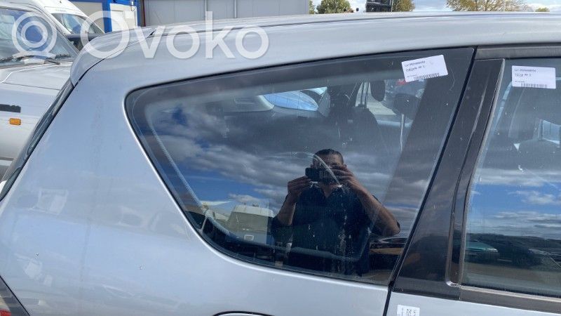 Rear side window   1508901