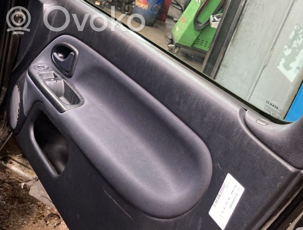 Renault Clio II Revestimiento de puerta delantera 
