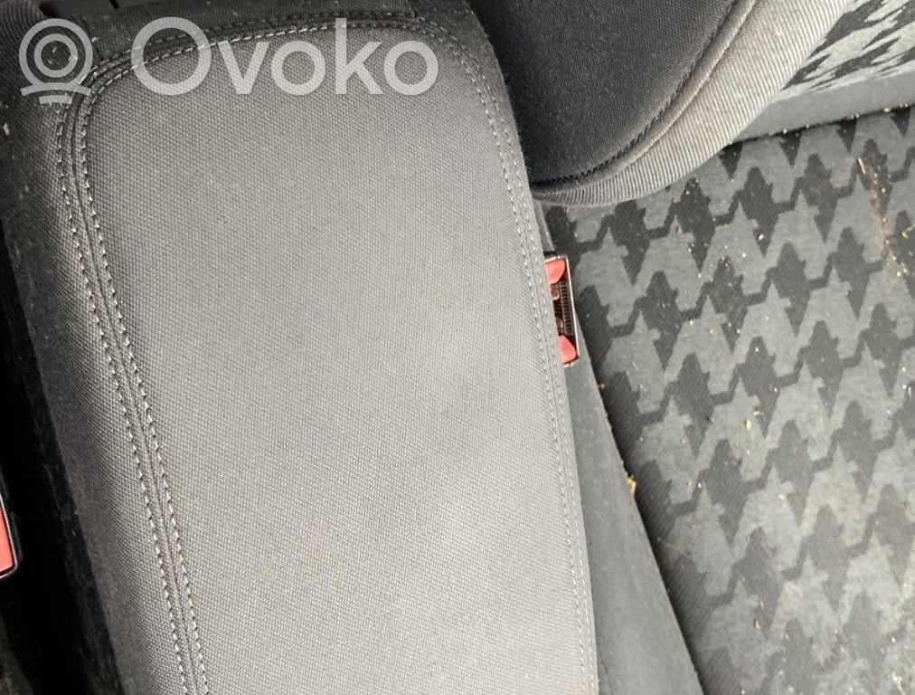 Audi A3 S3 8V Reposabrazos 