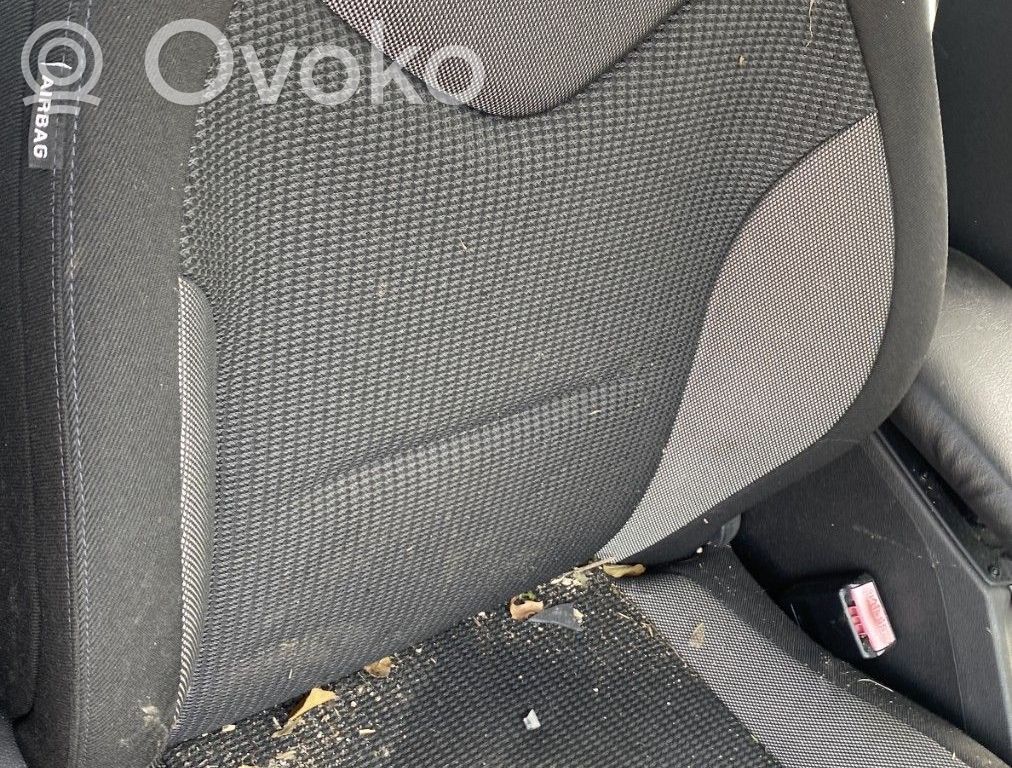 Peugeot 308 Etumatkustajan istuin 