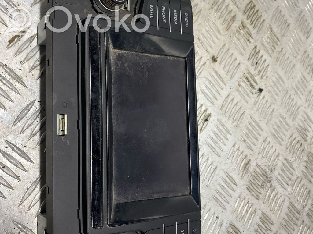 Volkswagen Golf VII Panel / Radioodtwarzacz CD/DVD/GPS 