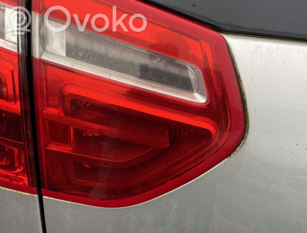 Citroen C4 I Picasso Feux arrière sur hayon