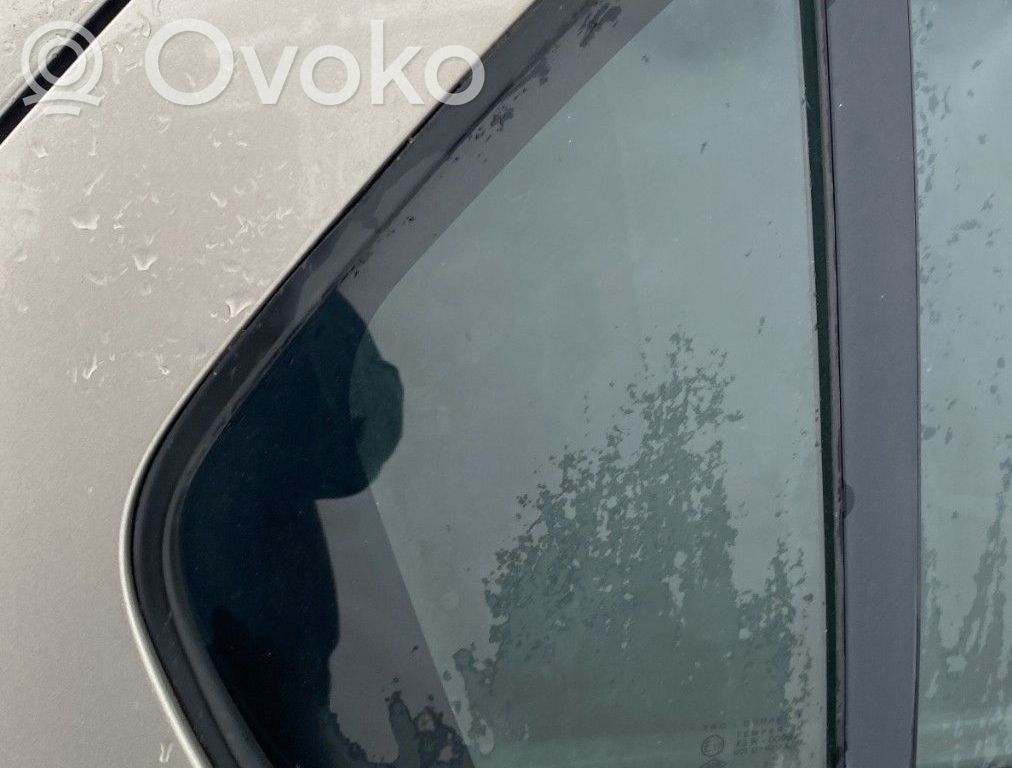Dacia Logan II Ventanilla de ventilación de la puerta trasera 