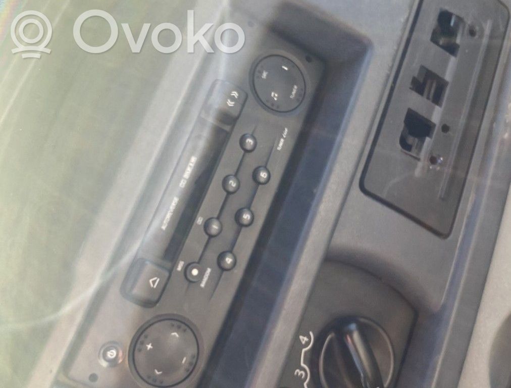 Radio / CD-Player / DVD-Player / Navigation   8200354517