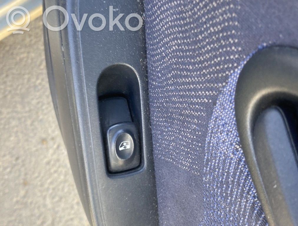 Renault Clio II Interruttore di controllo dell’alzacristalli elettrico 