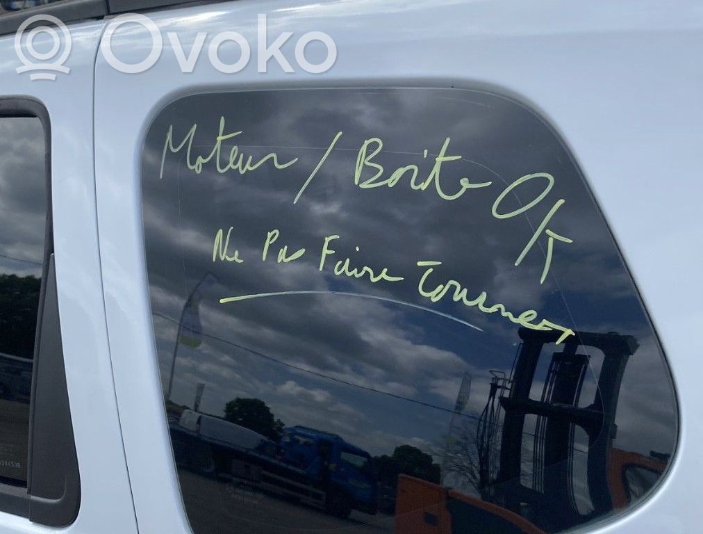 Dacia Duster Rear side window 