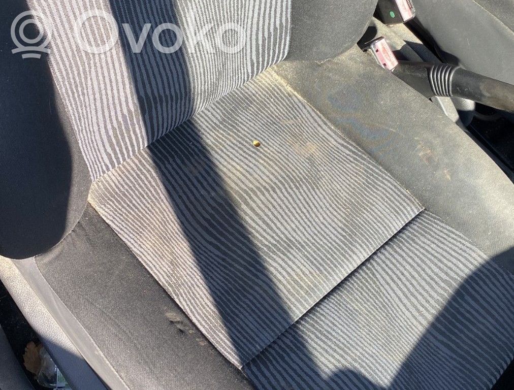 Dacia Sandero Etumatkustajan istuin 