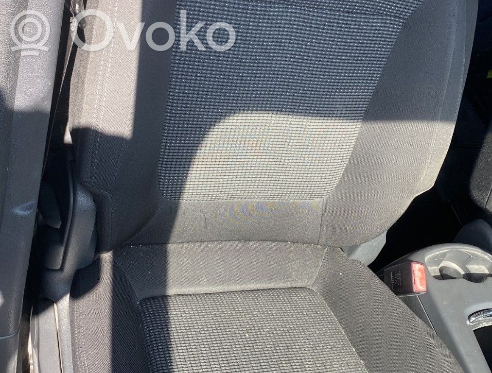 Peugeot 5008 Etumatkustajan istuin