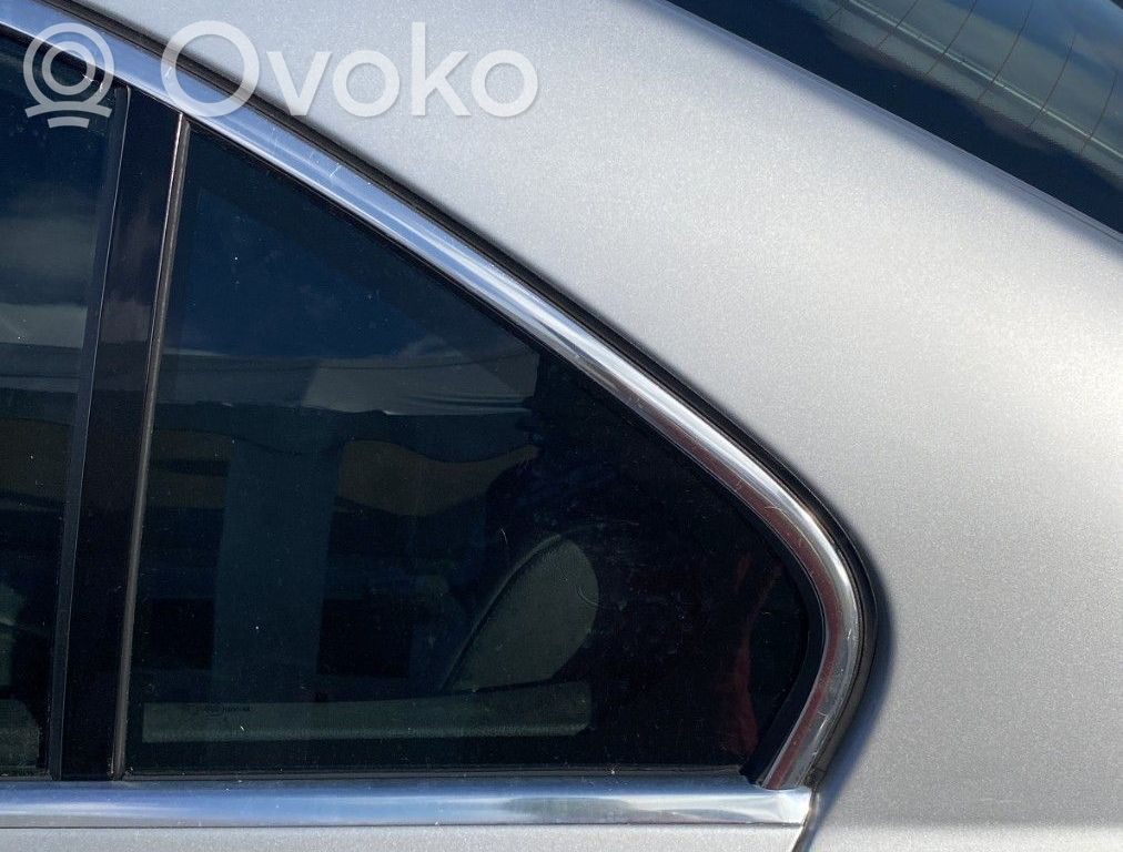 Peugeot 607 Vidrio lateral trasero 