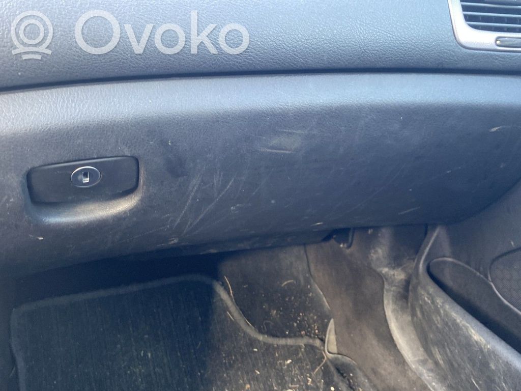 Peugeot 607 Juego guantera 