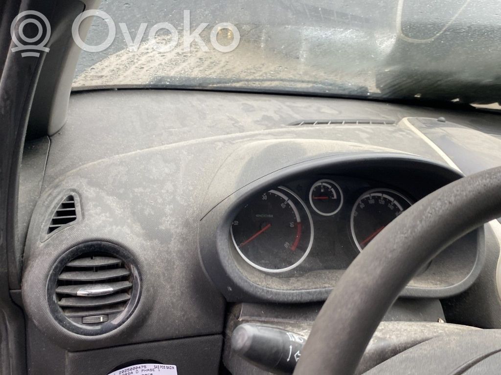 Opel Corsa D Panelis 