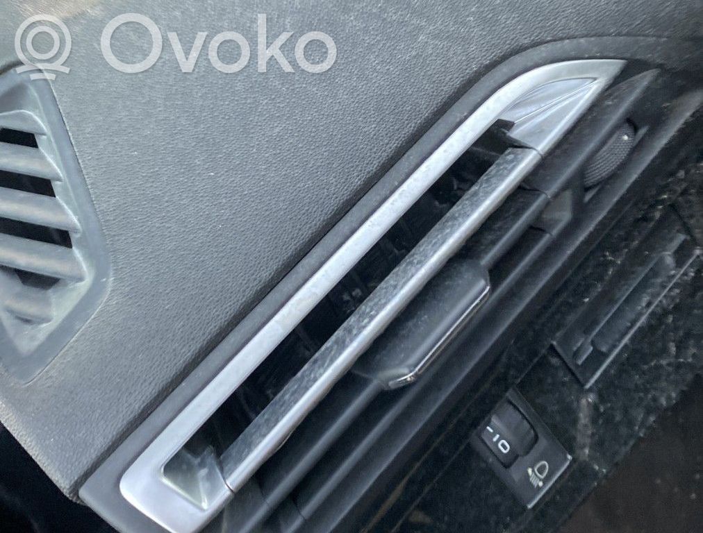Citroen C4 II Picasso Boczna kratka nawiewu deski rozdzielczej 