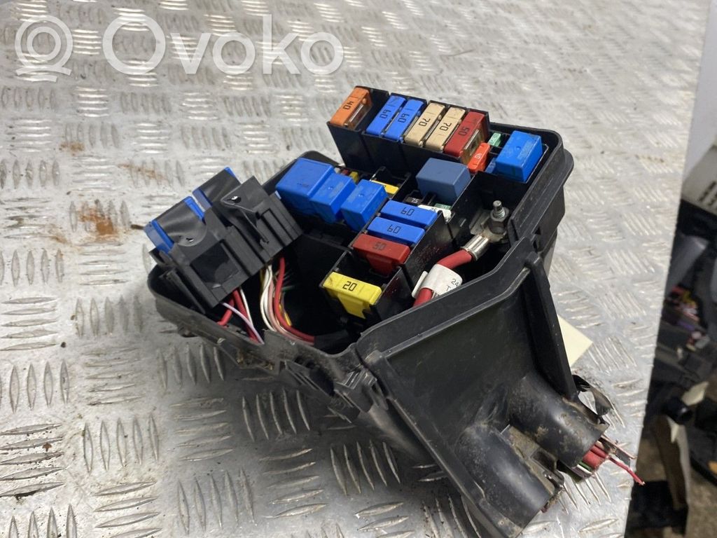 Dacia Sandero Ramka / Moduł bezpieczników 