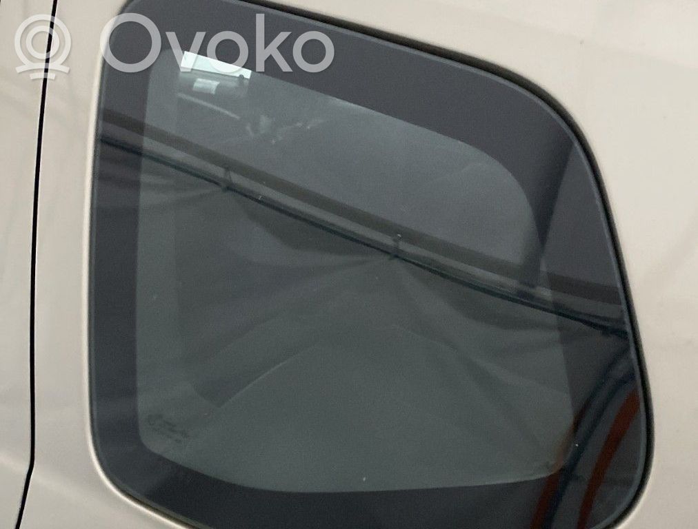 Dacia Duster Rear side window 