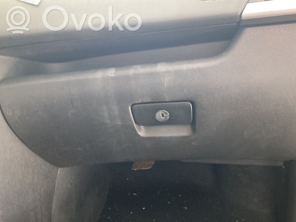 Peugeot 207 Juego guantera 