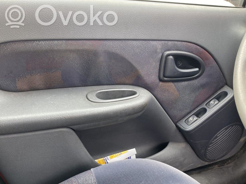 Renault Clio II Revestimiento de puerta delantera 
