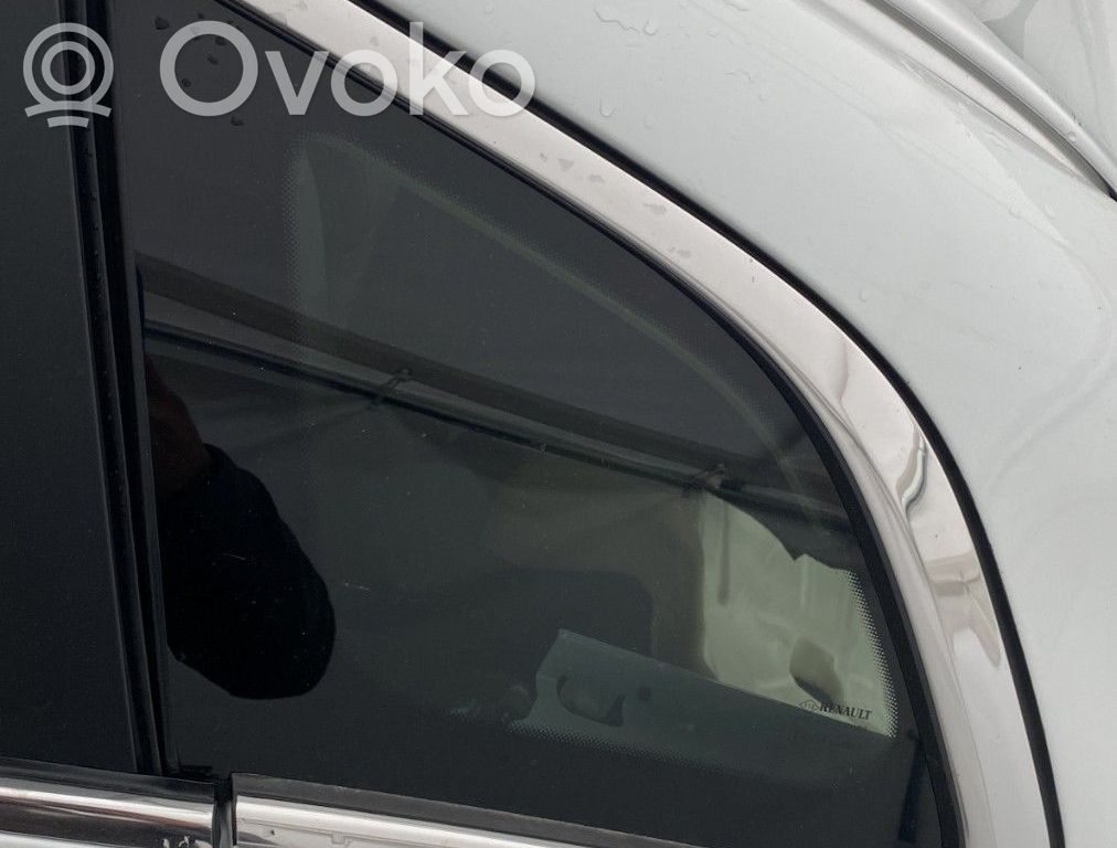Vidrio lateral trasero   833073449R