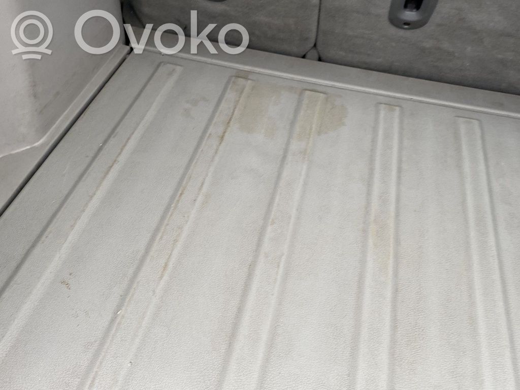Trunk/boot floor carpet liner