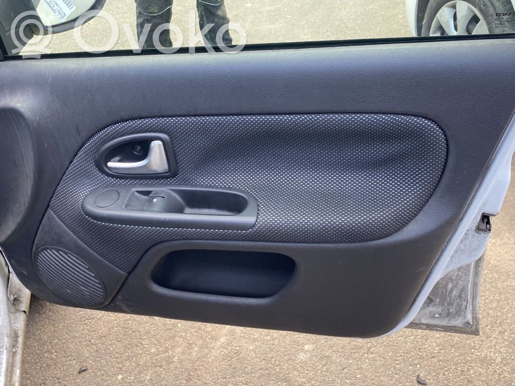 Renault Clio II Revestimiento de puerta delantera 