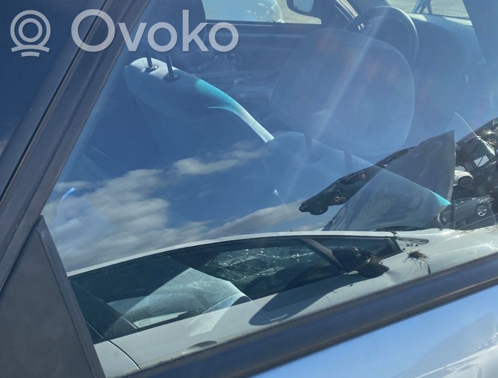 Renault Laguna I Luna de la puerta trasera 