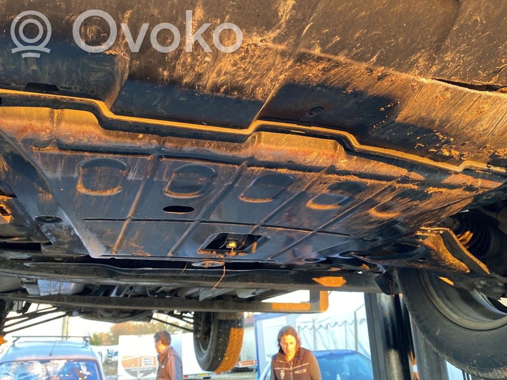 Dacia Duster Engine splash shield/under tray 